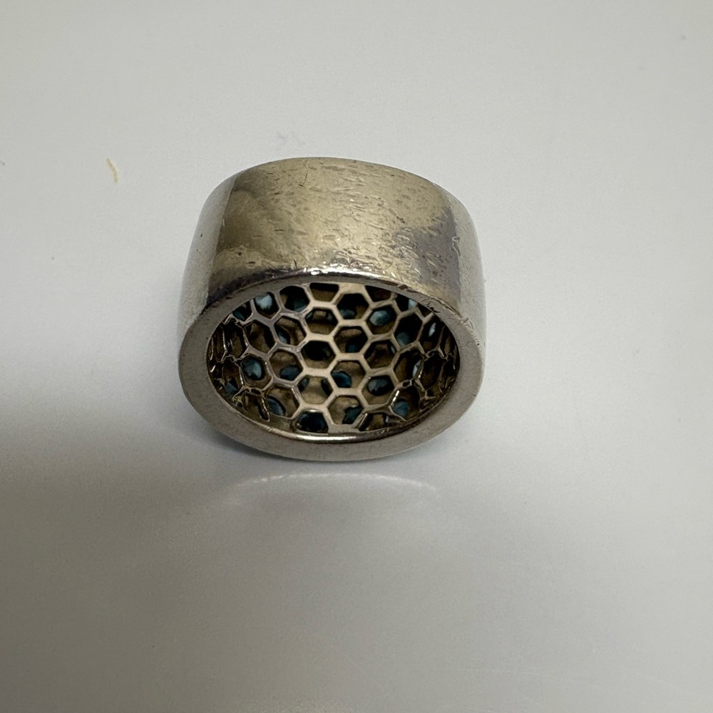 Elegant Blue ZirconGemstone Silver Band Ring - Picture 5 of 8